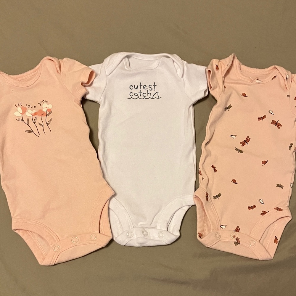 🌸 3/$15 Carters Baby Onesie Set
